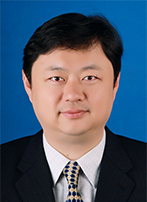 龚  威
